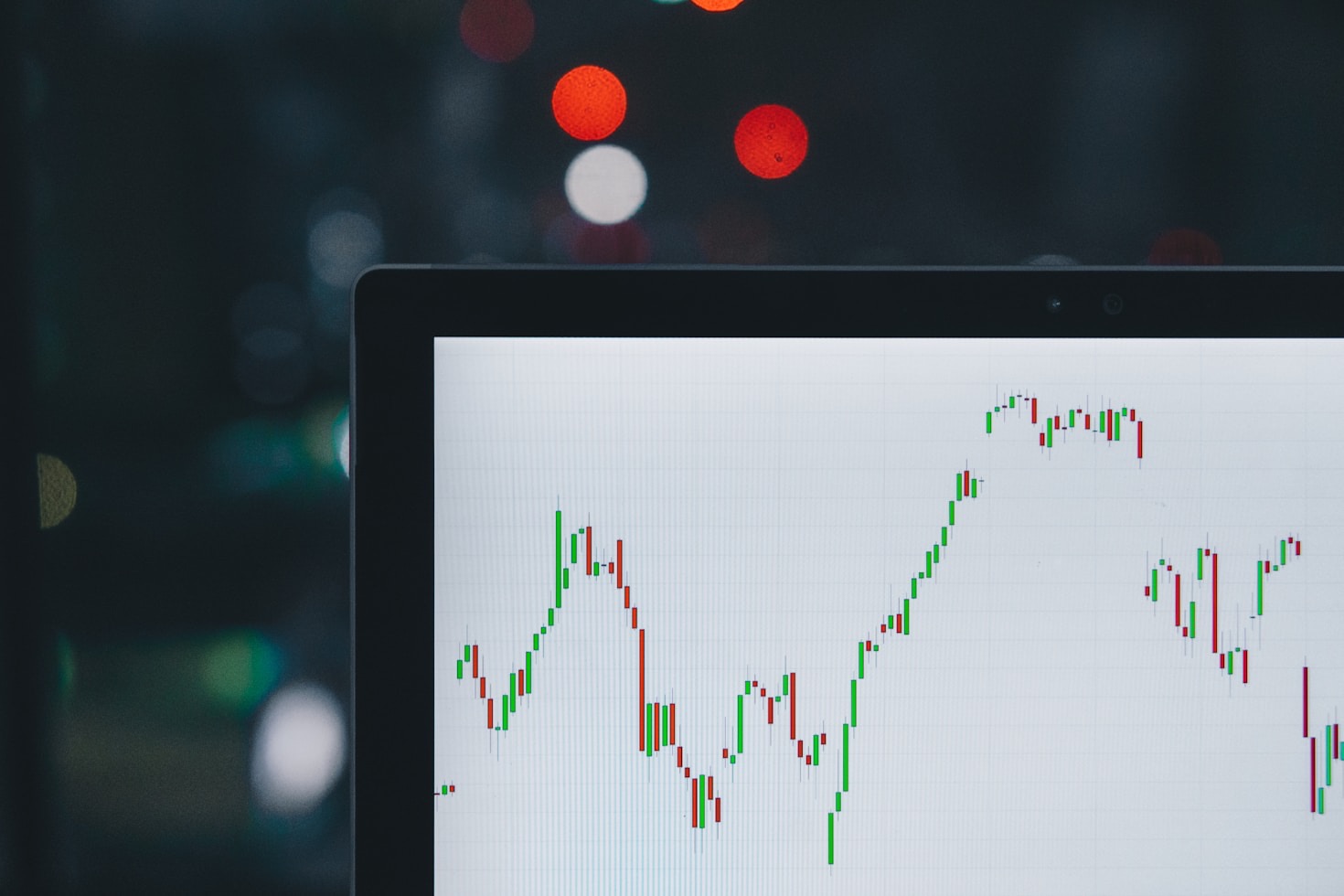 How to Read Stock Charts Like a Pro